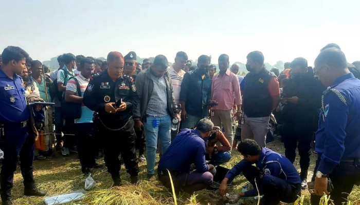 ধানক্ষেতে পড়ে ছিল মুখমণ্ডল পুড়িয়ে দেওয়া মরদেহ